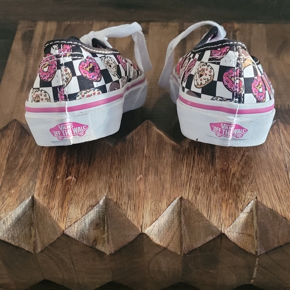 Kids VANS - Size 2. 5 Pre-Owned, Black & White With Multi-Colors Donuts Print - Picture 5 of 9
